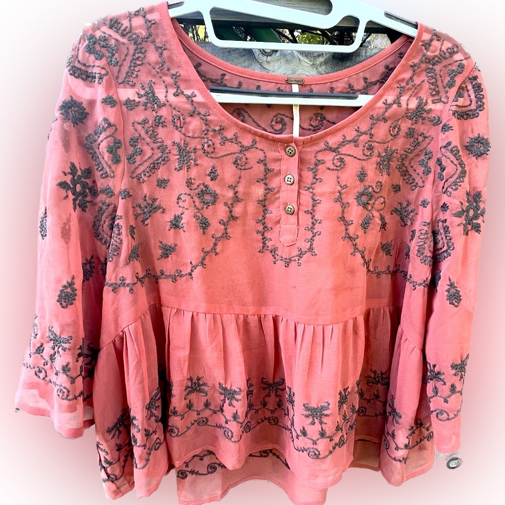 XS Women’s Free People Polyester Shirt Blouse Salmon/Pink with Grey embroidery